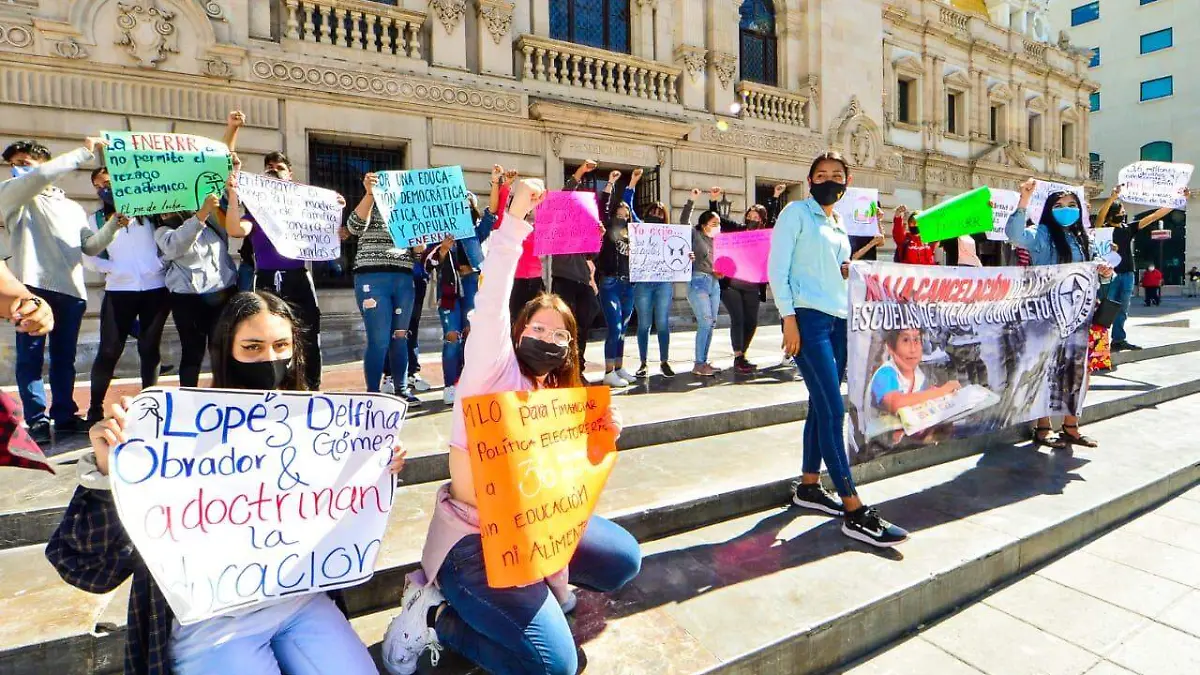 Protestan escuelas tiempo completo